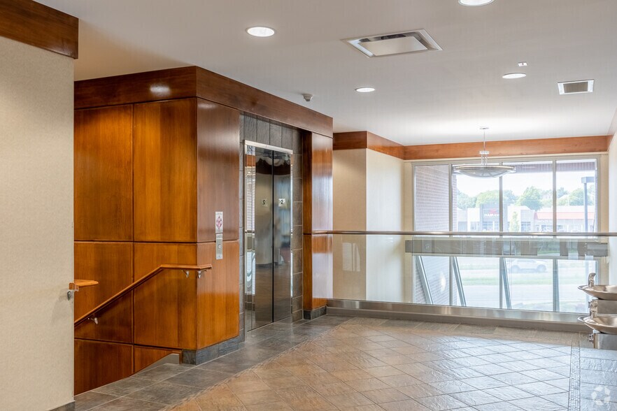 More Photos Of 255 NW Blue Pky, Lee's Summit Office For Sale