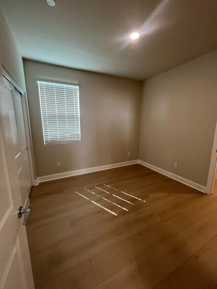 More Photos Of 3005 Cochran St, Simi Valley Specialty For Lease