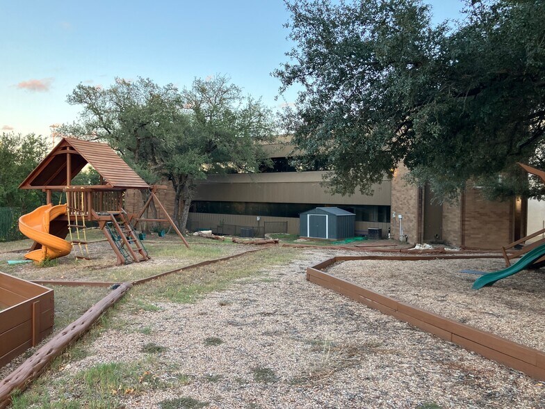 More Photos Of 220 Foremost Dr, Austin Schools For Lease