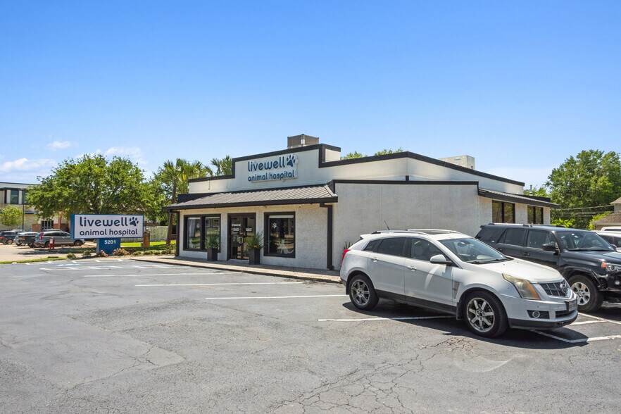 More Photos Of 5201 Bellaire Blvd, Bellaire Freestanding For Sale