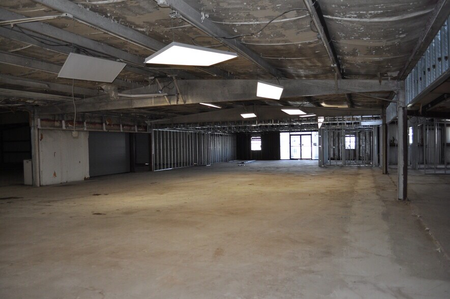 More Photos Of 1501 S Blue Bell Rd, Brenham Warehouse For Sale