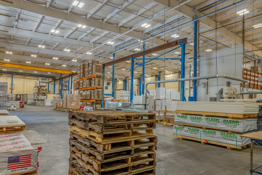 More Photos Of 44 Chocksett Rd, Sterling Warehouse For Lease
