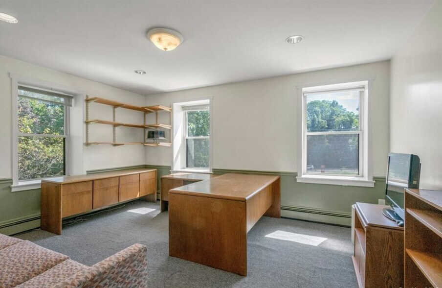 More Photos Of 29 Haines Rd, Bedford Hills Loft Creative Space For Lease