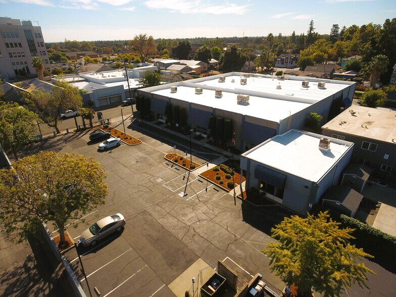 More Photos Of 414 4th St, Woodland Showroom For Lease