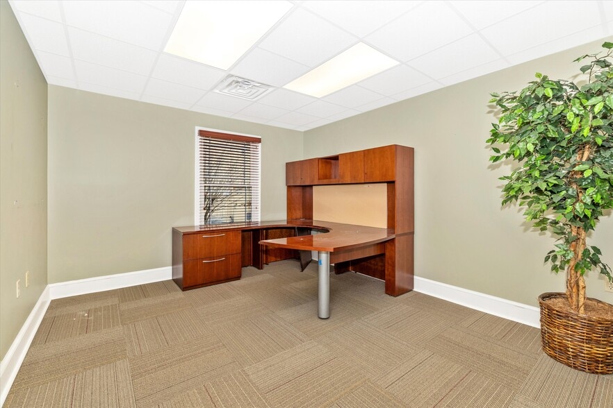 More Photos Of 925 N East St, Frederick Bank For Lease