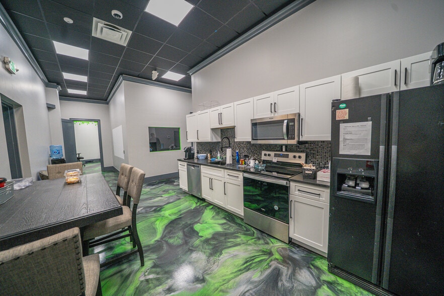 More Photos Of 2312 Bruner Ln, Fort Myers Warehouse For Lease