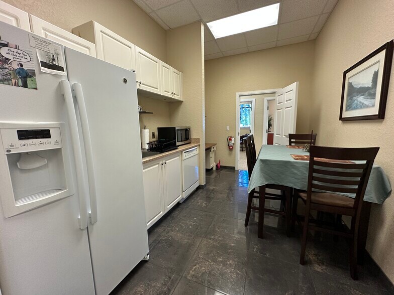 More Photos Of 1870 W Granada Blvd, Ormond Beach Office For Lease