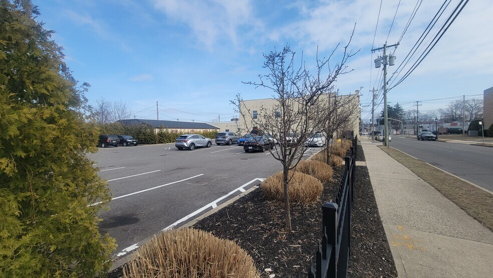 More Photos Of 5 Fifth Ave, Bay Shore Office For Lease