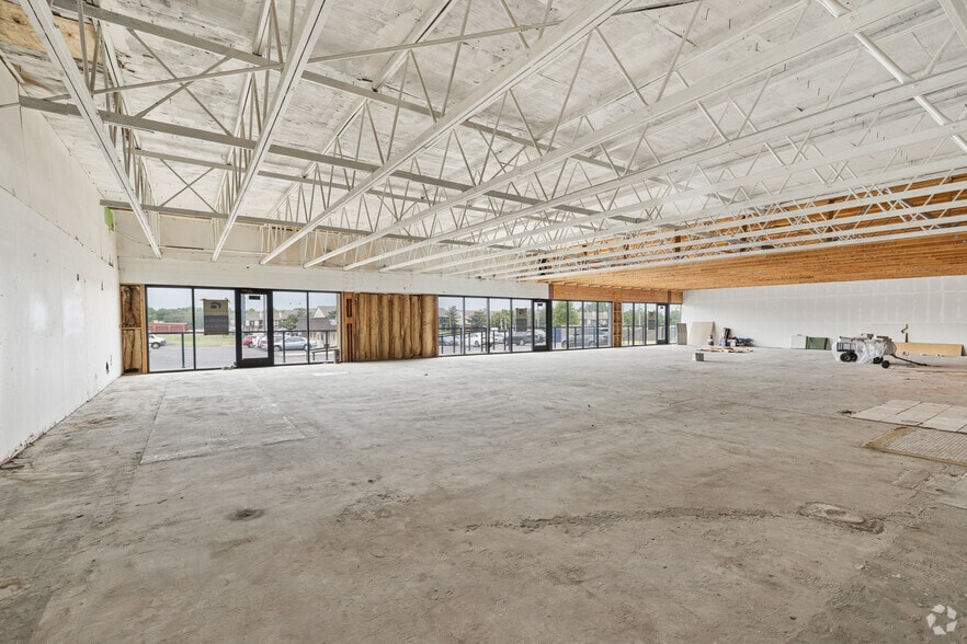 More Photos Of 9120-9146 N Macarthur Blvd, Oklahoma City General Retail For Sale