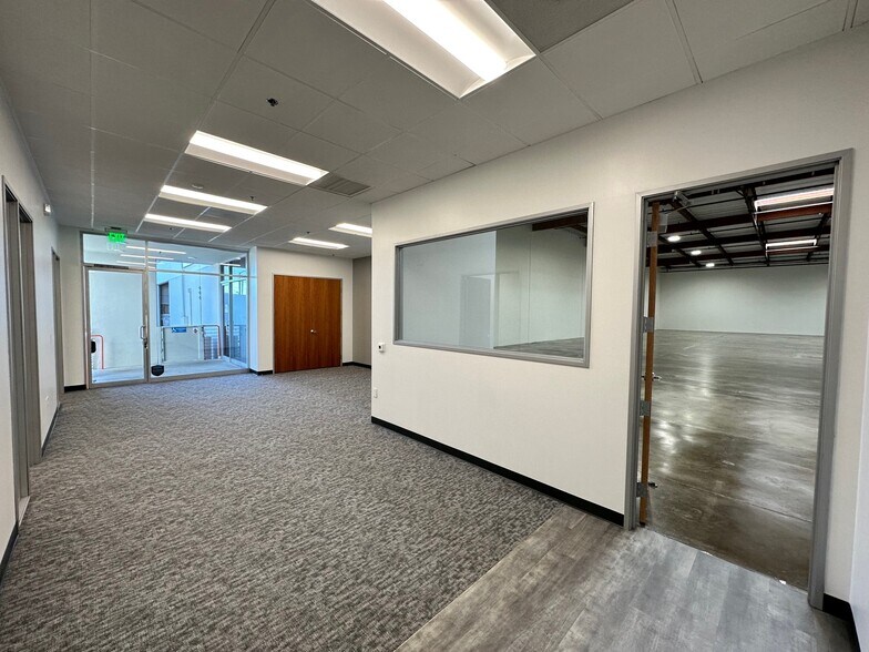 More Photos Of 301-445 N Figueroa St, Wilmington Warehouse For Lease