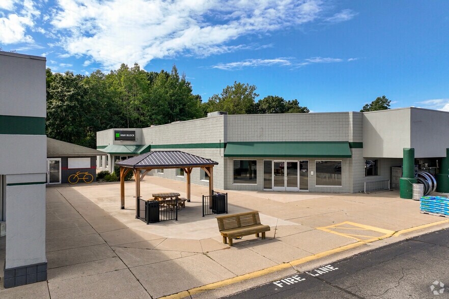 More Photos Of 1571-1603 Capital Ave, Battle Creek Freestanding For Sale