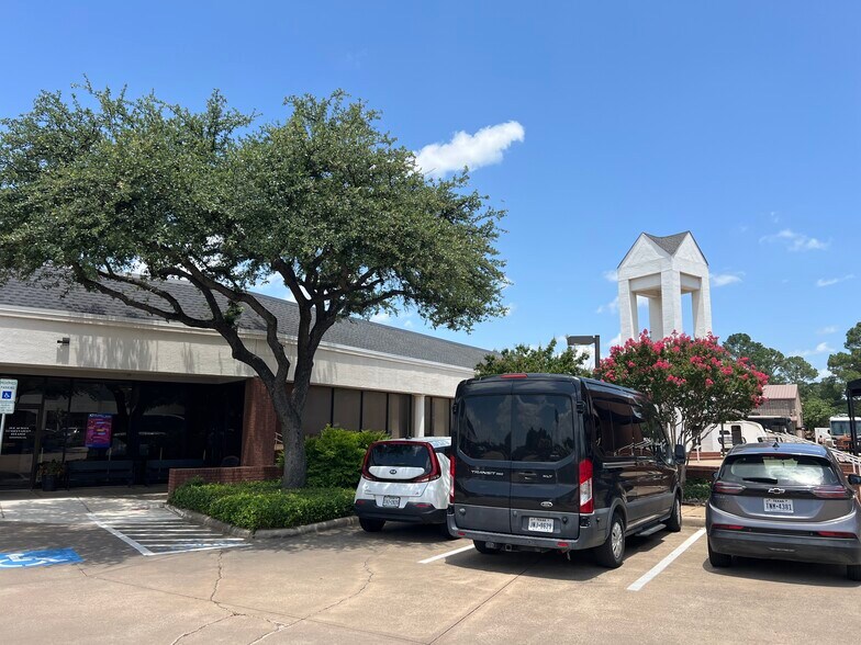 More Photos Of 359 Lake Park Rd, Lewisville Storefront For Sale