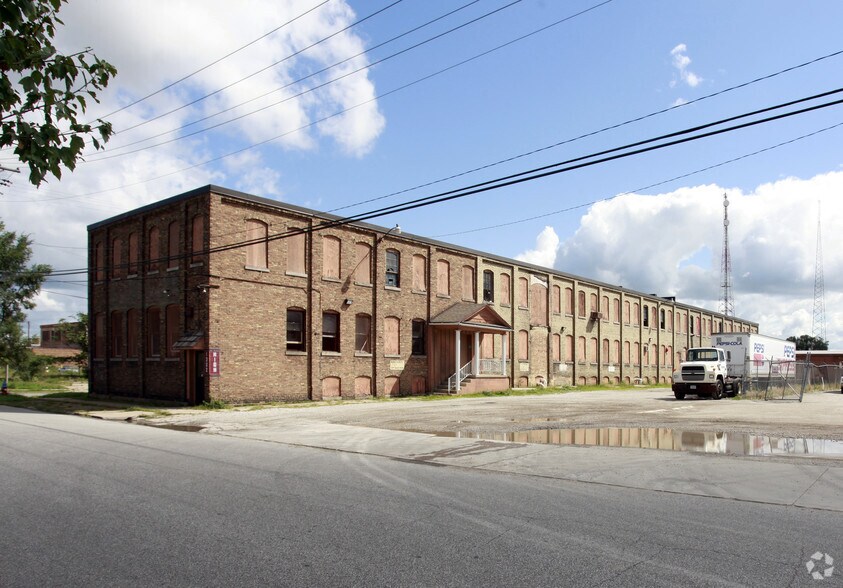 More Photos Of 1302 High St, South Bend Distribution For Lease