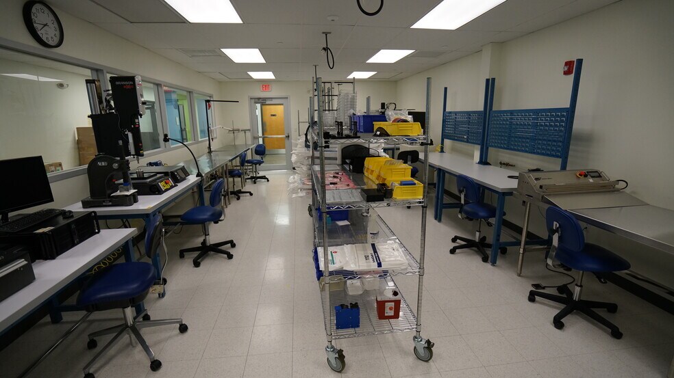 More Photos Of 475 Paramount Dr, Raynham Research And Development For Sale