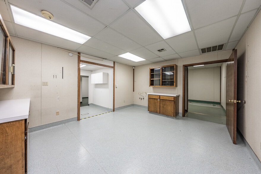More Photos Of 927 O St, Firebaugh Healthcare For Sale