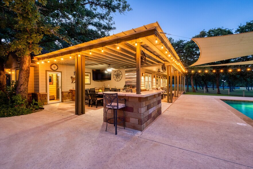 More Photos Of 1474 County Road B, Lexington Specialty For Sale