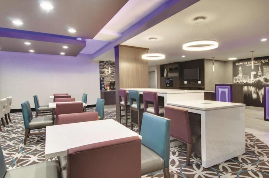 More Photos Of 25105 Country Club Blvd, North Olmsted Hotel For Sale