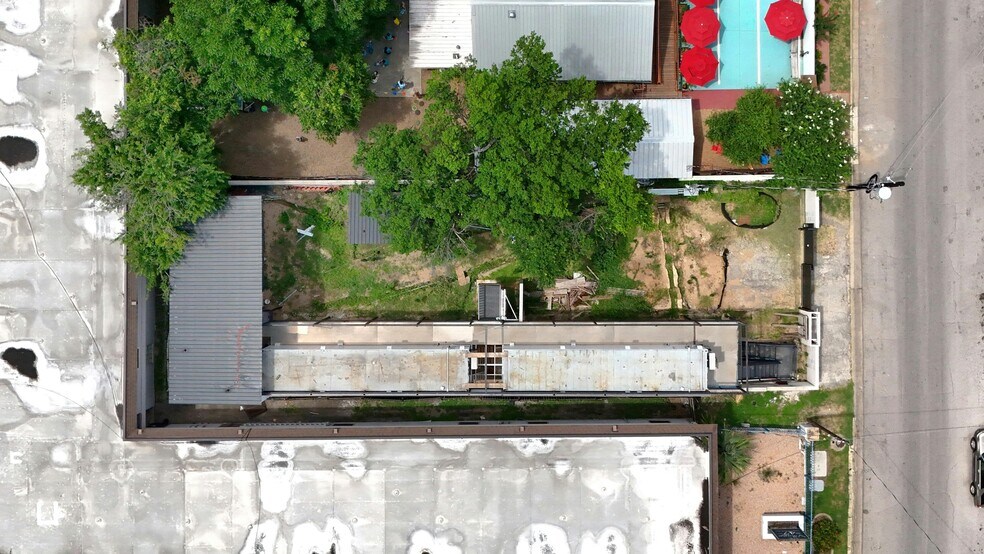 More Photos Of 4707 Harmon Ave, Austin Storefront Retail Residential For Sale