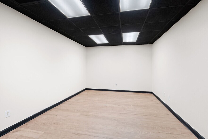 More Photos Of 1310 Headquarters Dr, Greensboro Showroom For Sale