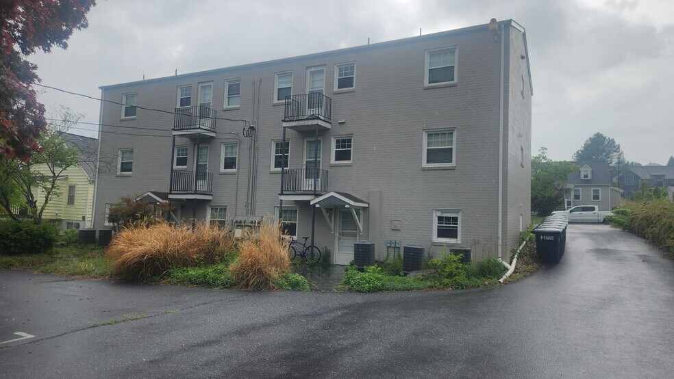 More Photos Of 958 College Ave, Harrisonburg Apartments For Sale