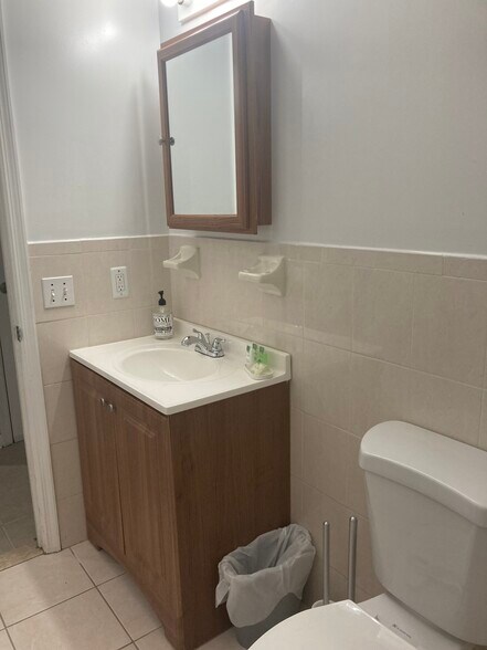 More Photos Of 182 Ridge St, Newark Specialty For Lease