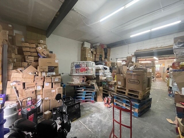 More Photos Of 18 Bay St, Brooklyn Light Manufacturing For Lease