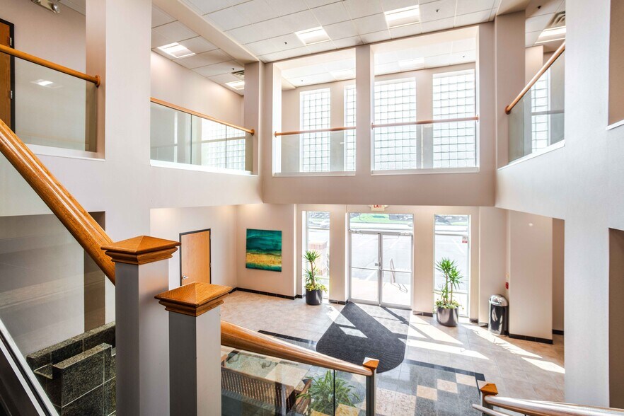 More Photos Of 4760 Red Bank Expy, Cincinnati Office For Lease