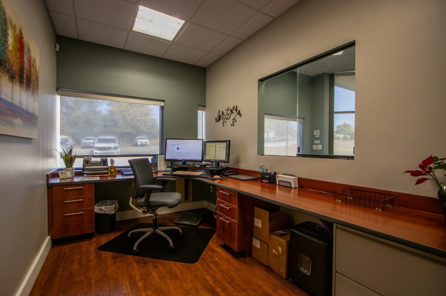 More Photos Of 104 Vantage Point Dr, West Columbia Showroom For Lease