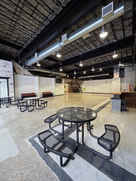 More Photos Of 127-133 E Market St, Sandusky Storefront For Lease