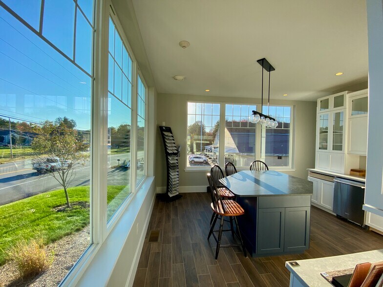 More Photos Of 147 Portsmouth Ave, Stratham Freestanding For Lease