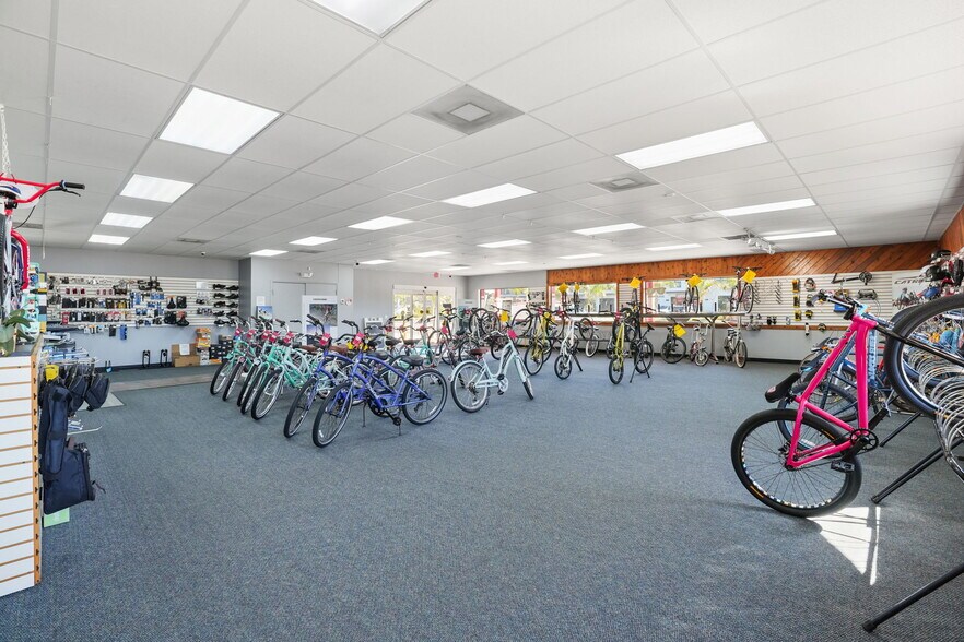 More Photos Of 3630 Cleveland Ave, Fort Myers Freestanding For Sale