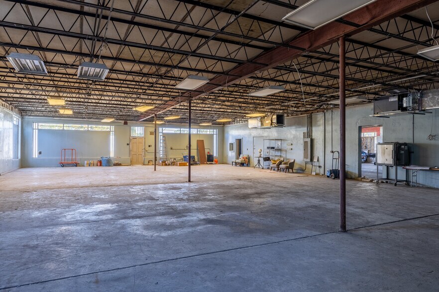 More Photos Of 452 E 8th St, Jacksonville Light Manufacturing For Sale