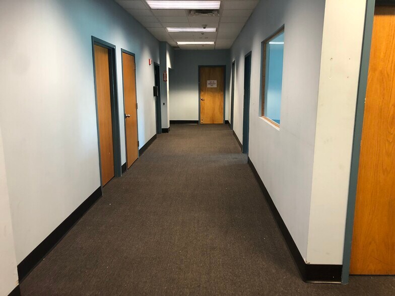 More Photos Of 700 Hicksville Rd, Bethpage Warehouse For Lease