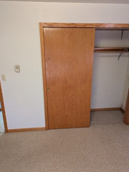 More Photos Of 340 Elm St E, Canova Sports And Entertainment For Sale