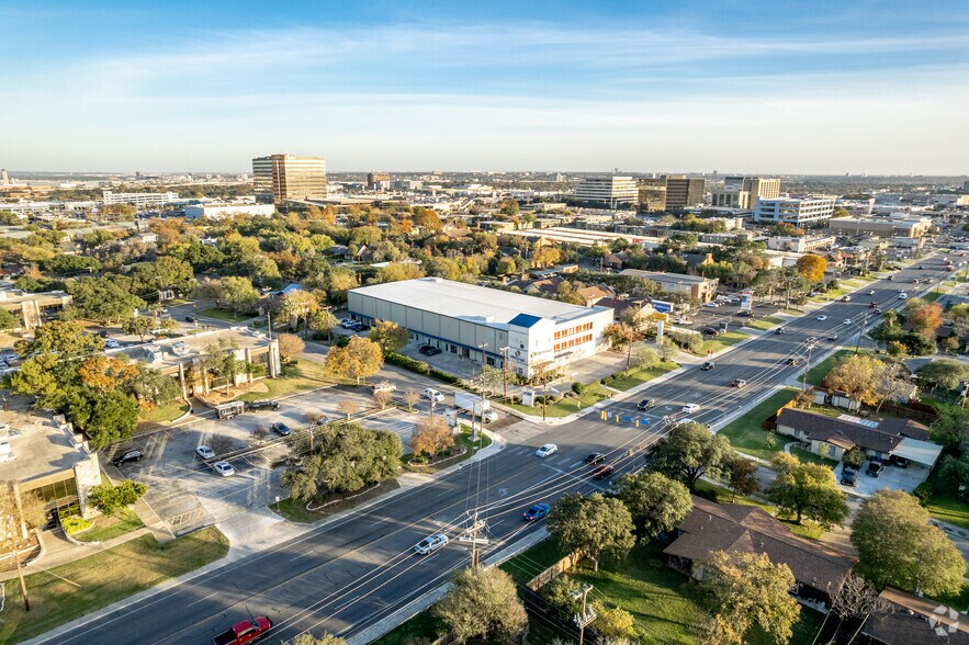 More Photos Of 7340 Blanco Rd, San Antonio Self Storage For Lease