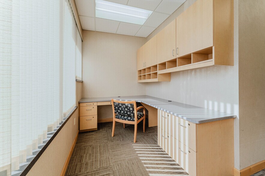 More Photos Of 1875 West Pointe Dr, Oshkosh Medical For Sale