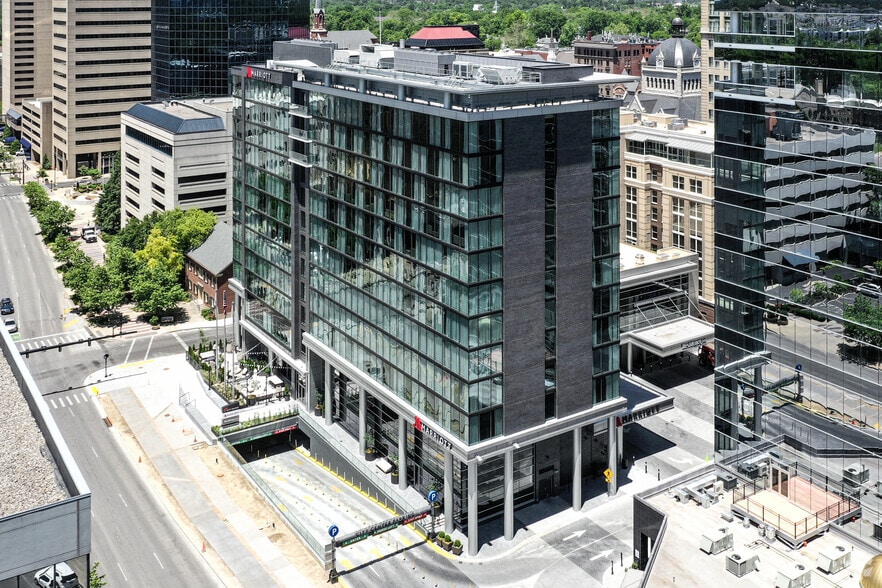 More Photos Of 100 W Main St, Lexington Office For Lease