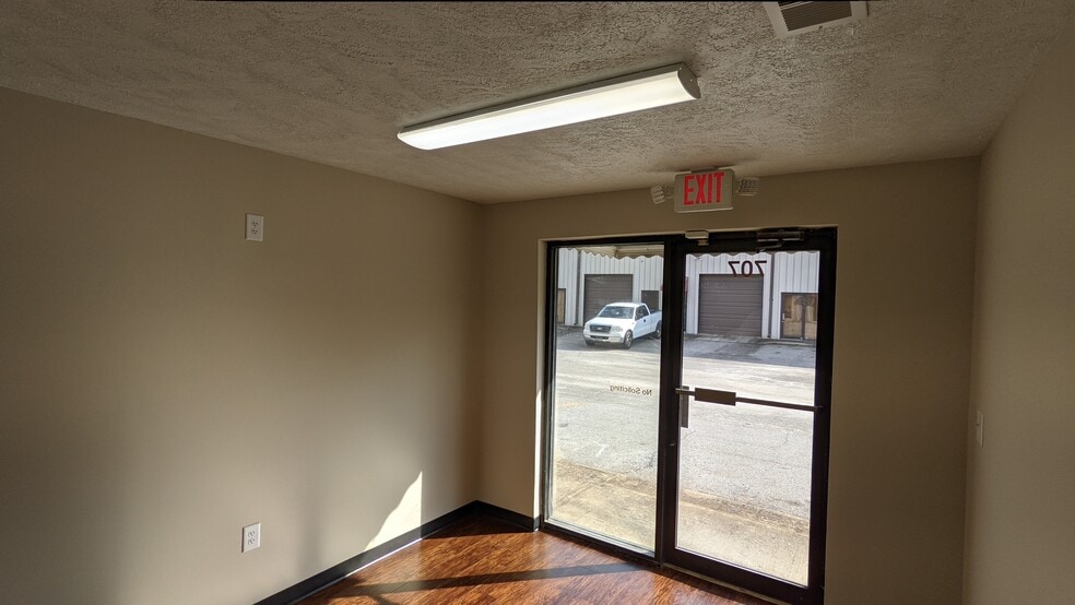 More Photos Of 478 Northdale Rd, Lawrenceville Light Distribution For Lease