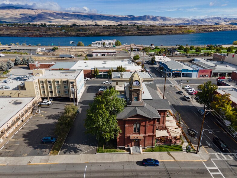 More Photos Of 311 Union St, The Dalles Restaurant For Sale