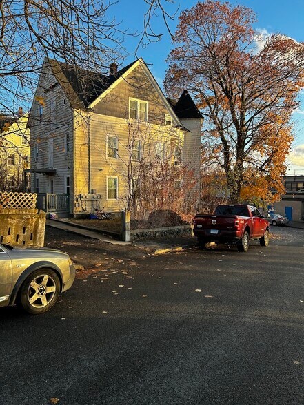 More Photos Of 64 Dikeman St, Waterbury Apartments For Sale