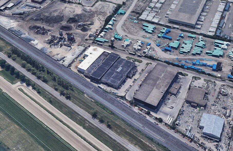More Photos Of 355 Attwell Dr, Toronto Warehouse For Lease