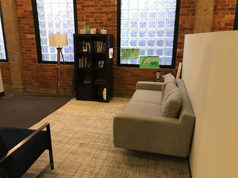 More Photos Of 7 S Laurens St, Greenville Office For Sale