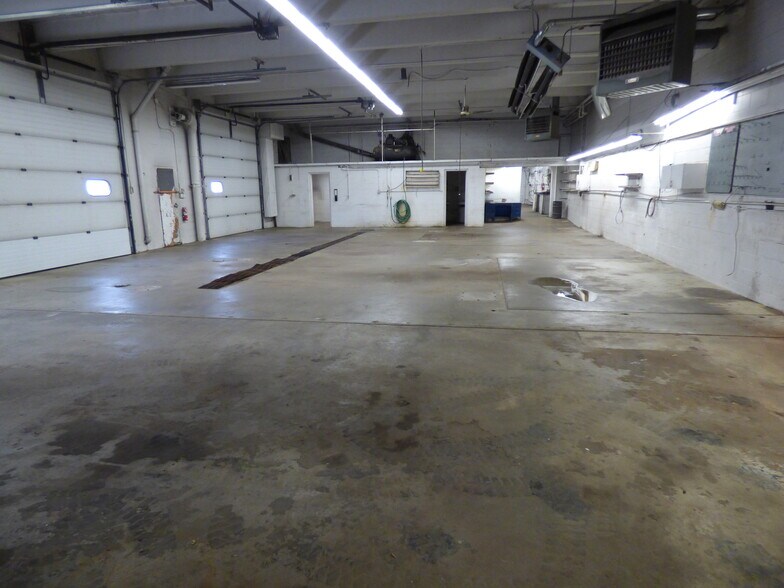 More Photos Of 206 N Highway Ave, Blooming Prairie Service For Sale