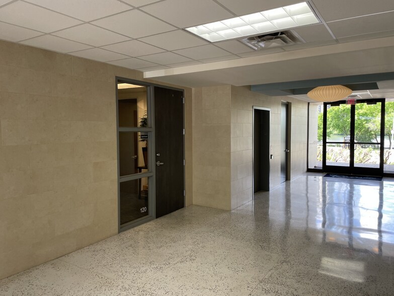 More Photos Of 512 E Riverside Dr, Austin Office For Lease