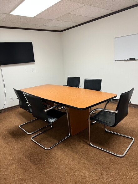 More Photos Of 220 Thunderbird Dr, El Paso Coworking Space