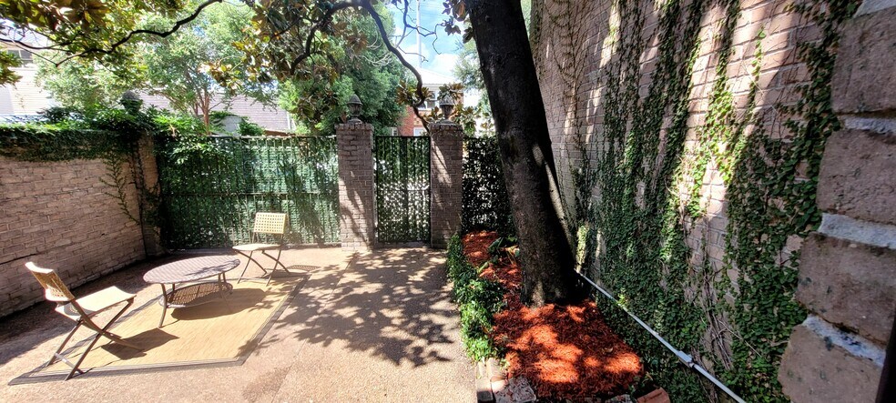 More Photos Of 1111 Autrey St, Houston Apartments For Sale