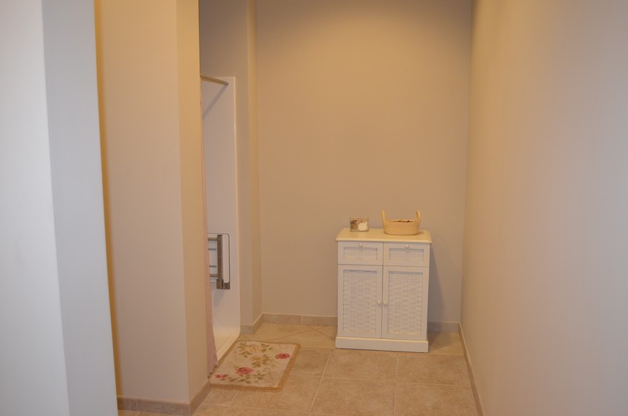 More Photos Of 4170 Lafayette Center Dr, Chantilly Light Distribution For Lease