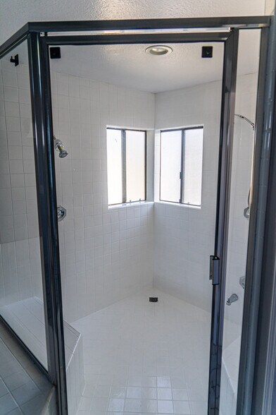 More Photos Of 2506 E 6th St, Long Beach Multifamily For Sale