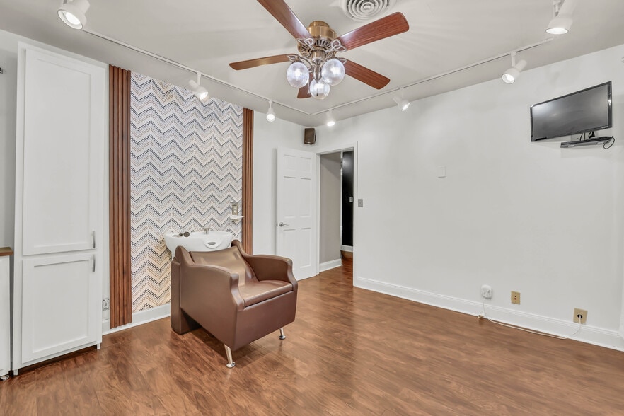 More Photos Of 1543 Madison St, Clarksville Specialty For Sale