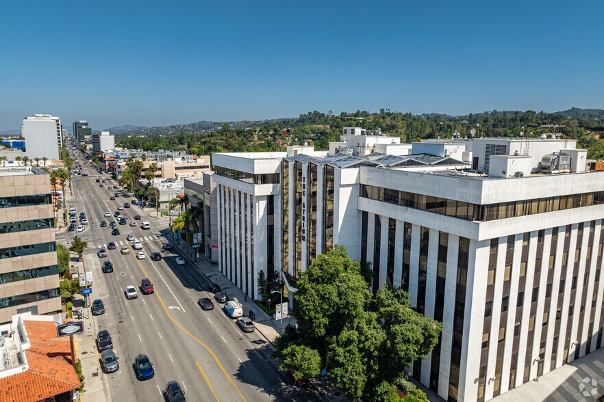 Primary Photo Of 16530 Ventura Blvd, Encino Office For Lease